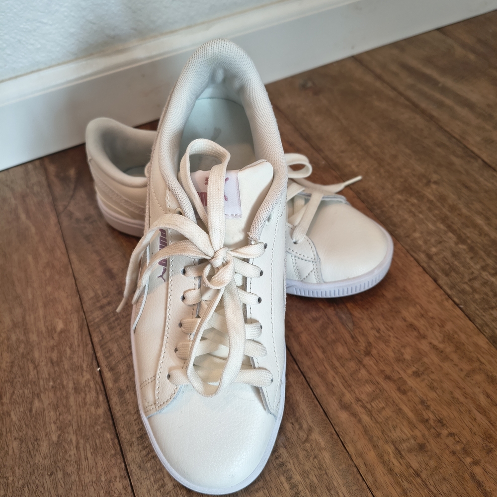 Classic White Puma Women's Sneakers 7.5